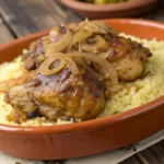 Recette Poulet Yassa savoureux avec oignons fondants et citron.