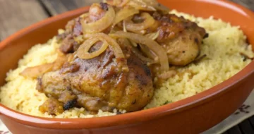 Recette Poulet Yassa : Le Guide Complet (Traditionnel et Facile)