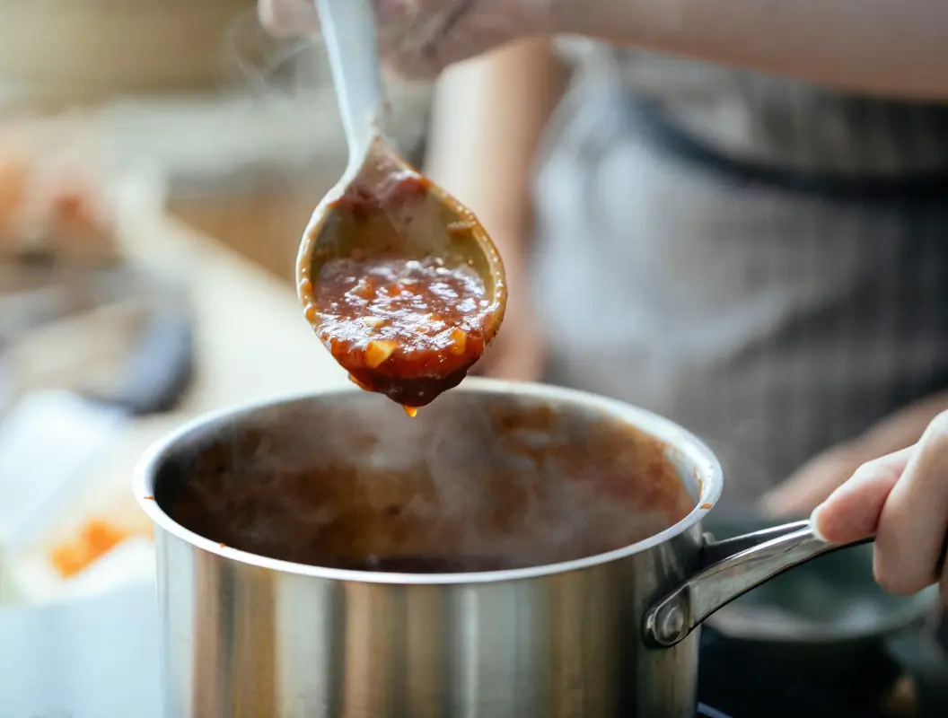 Préparation de la sauce pour magret de canard au miel