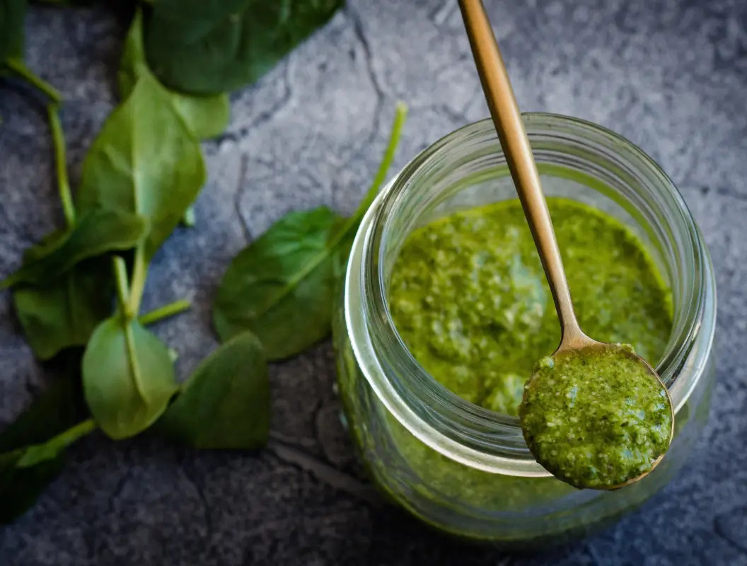 Réaliser la purée de roquette pour le magret de canard au miel