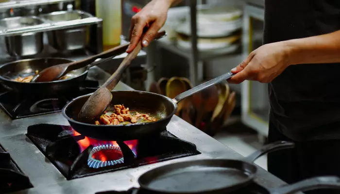Meilleure Poêle pour Viande (2025) : Le Comparatif Inox vs Acier vs Antiadhésif